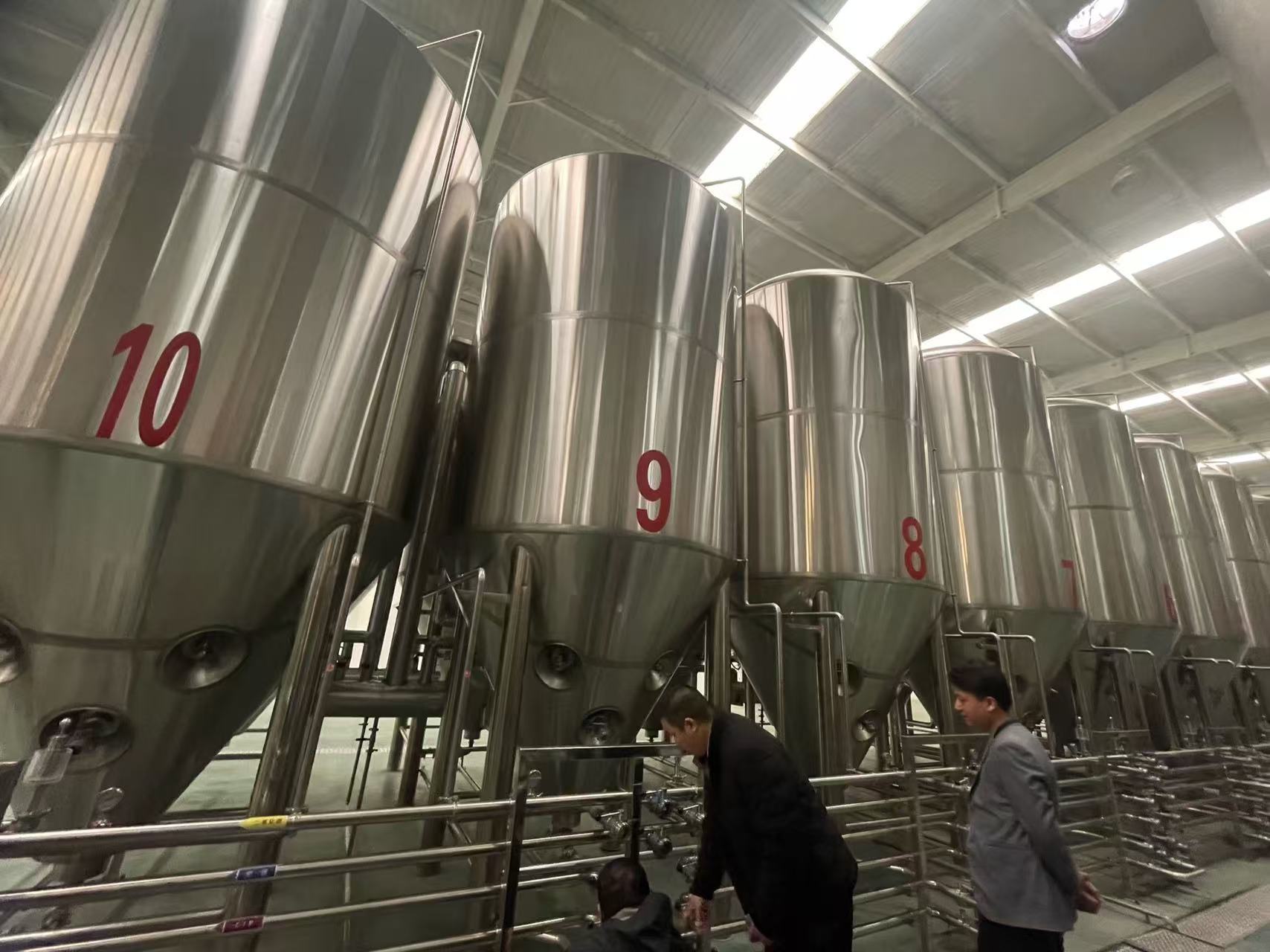 安徽精酿啤酒设备厂—平面布置、设备设计、制造、调试、培训等一条龙服务